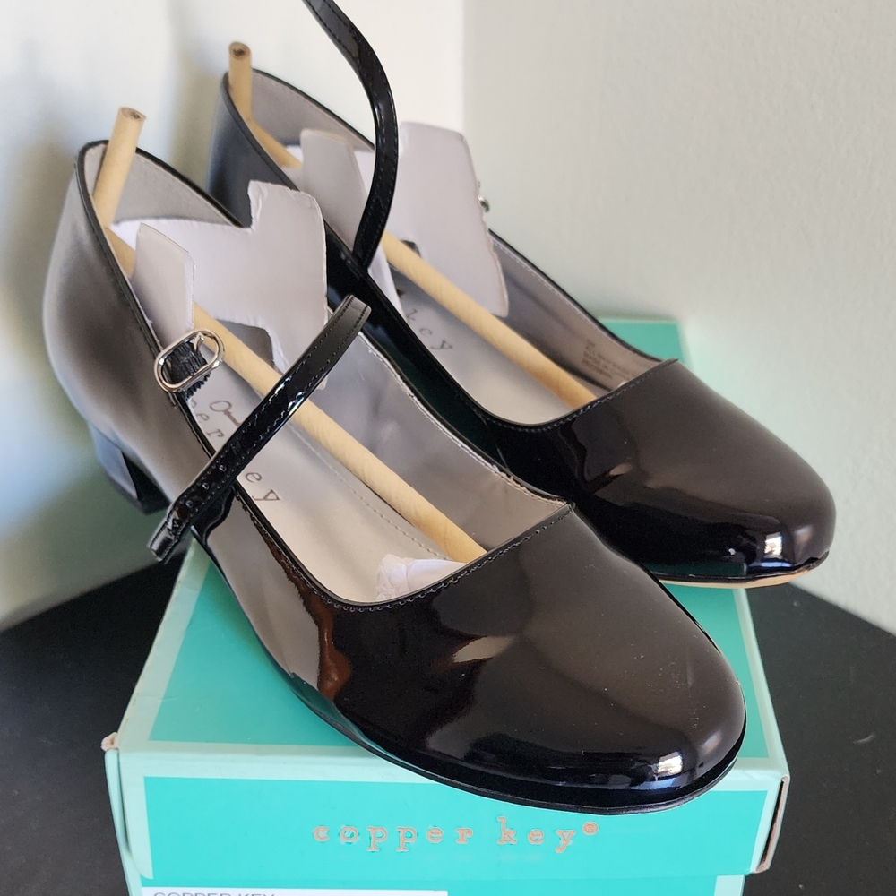 Copper Key Girl's Glossy Black Flats